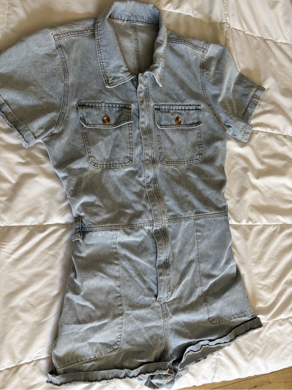 Men's Light Blue Short-Sleeve Denim Button-Down Shirt
